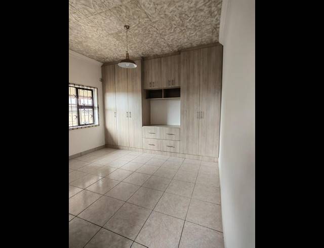 4 BEDROOM HOUSE FOR SALE IN BRACKENHAM